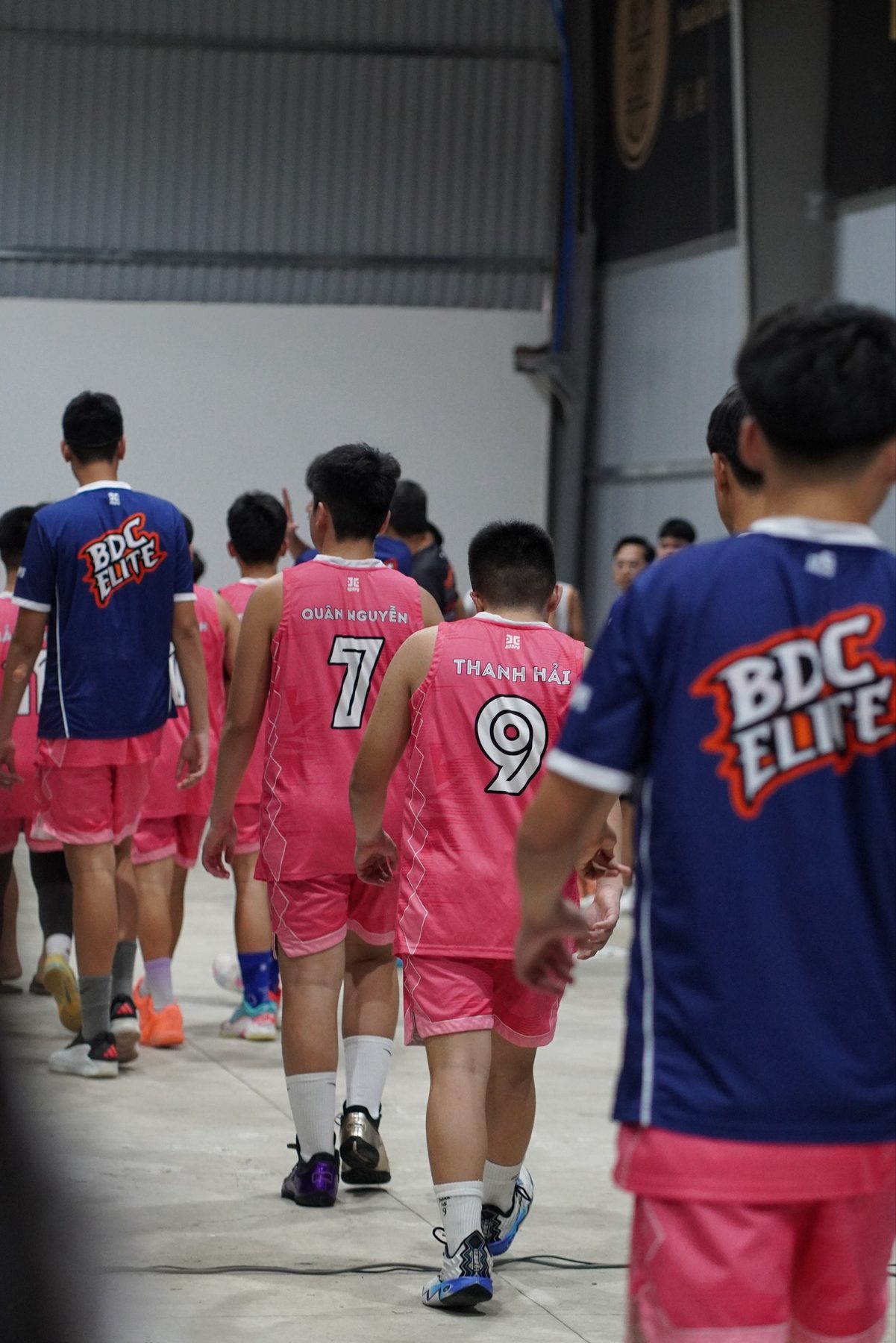 Lứa U10–U13 là giai đoạn vàng để học kỹ thuật dẫn, chuyền, ném